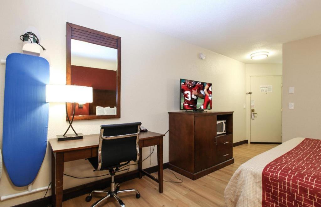 Evergreen Inn & Suites Portland (Adults Only) מראה חיצוני תמונה