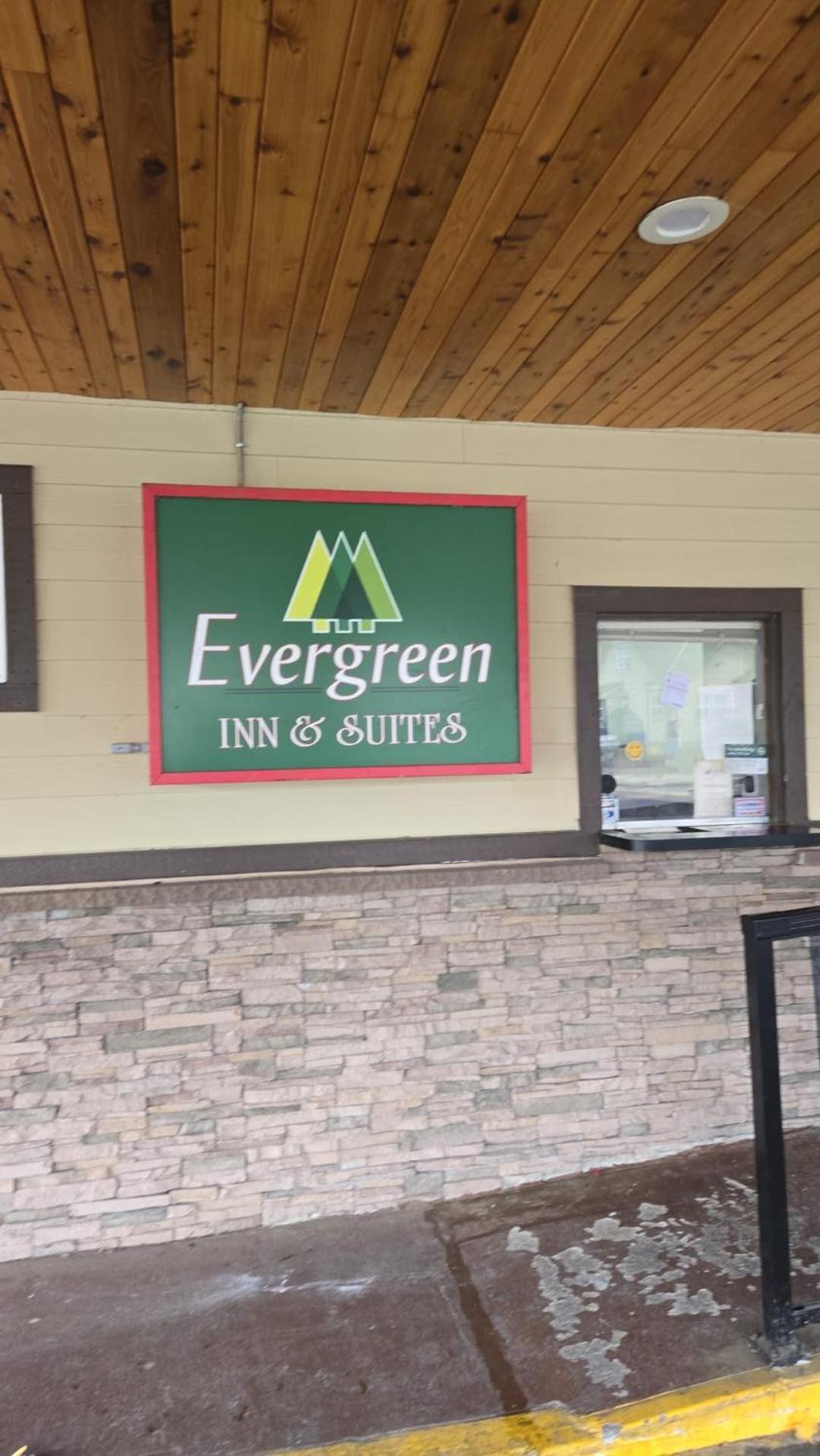 Evergreen Inn & Suites Portland (Adults Only) מראה חיצוני תמונה