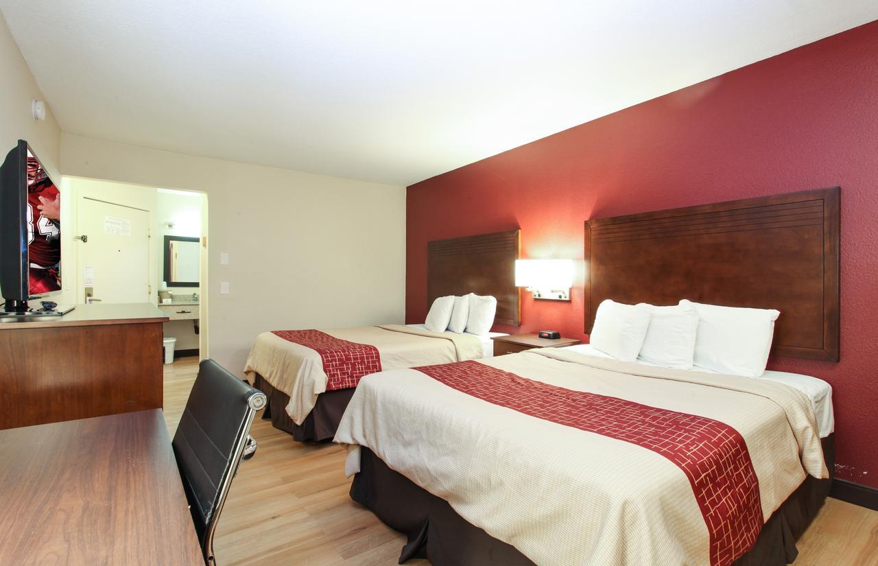 Evergreen Inn & Suites Portland (Adults Only) מראה חיצוני תמונה