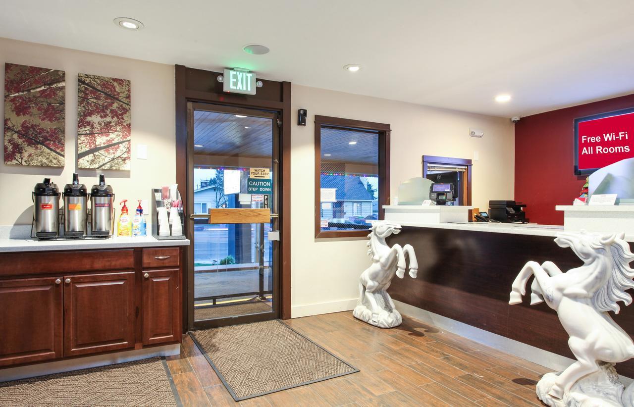 Evergreen Inn & Suites Portland (Adults Only) מראה חיצוני תמונה